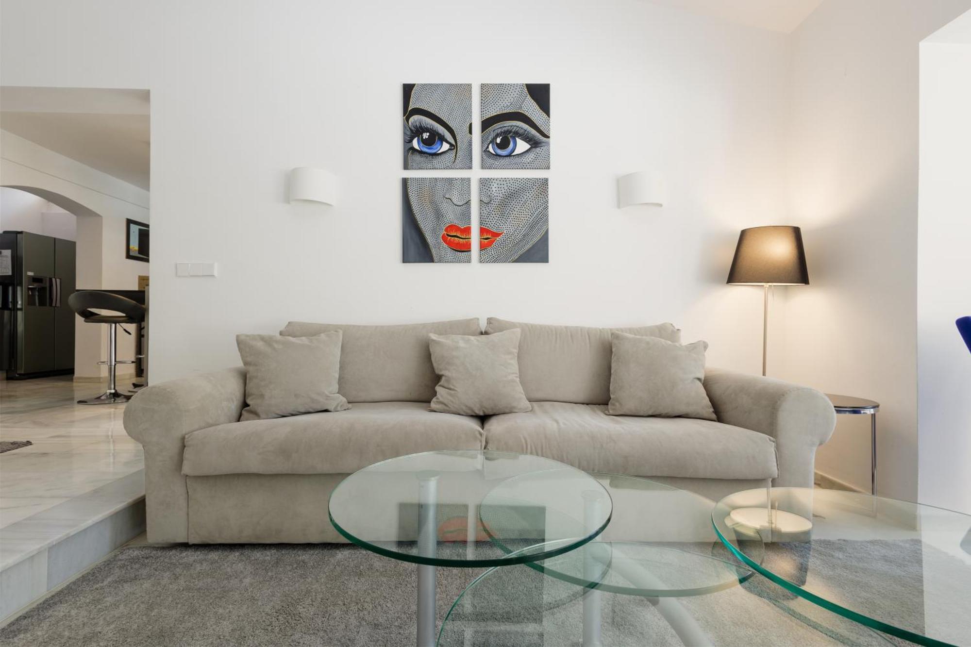 Dom wakacyjny 6 Bedroom Villa, With Heated Pool And Sea Views, Next To The Of Costabella Marbella