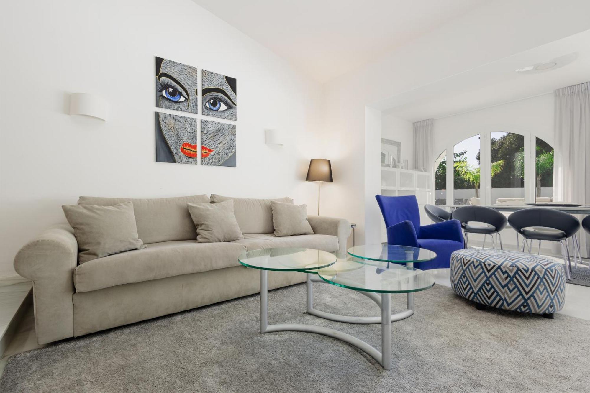 Dom wakacyjny 6 Bedroom Villa, With Heated Pool And Sea Views, Next To The Of Costabella