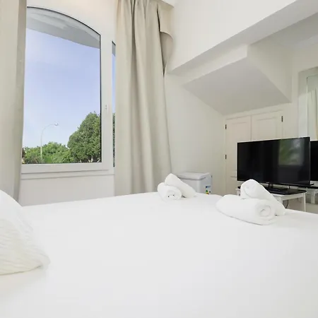 6 Bedroom Villa, With Heated Pool And Sea Views, Next To The Beach Of Costabella Marbella Exterior photo