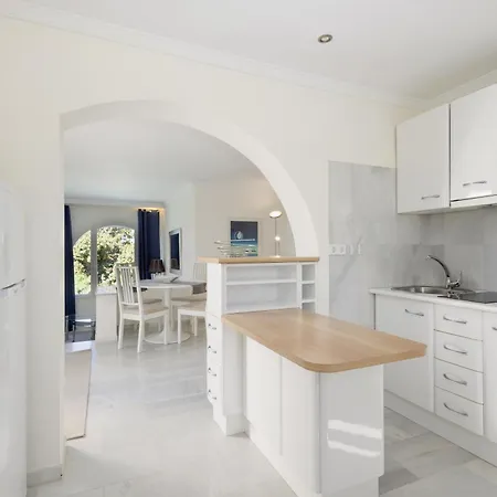 6 Bedroom Villa, With Heated Pool And Sea Views, Next To The Beach Of Costabella Marbella Exterior photo
