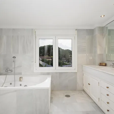 6 Bedroom Villa, With Heated Pool And Sea Views, Next To The Beach Of Costabella Marbella Exterior photo