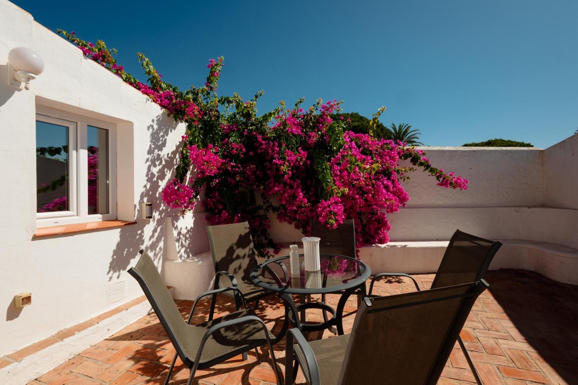 6 Bedroom Villa, With Heated Pool And Sea Views, Next To The Of Costabella Holiday home Marbella