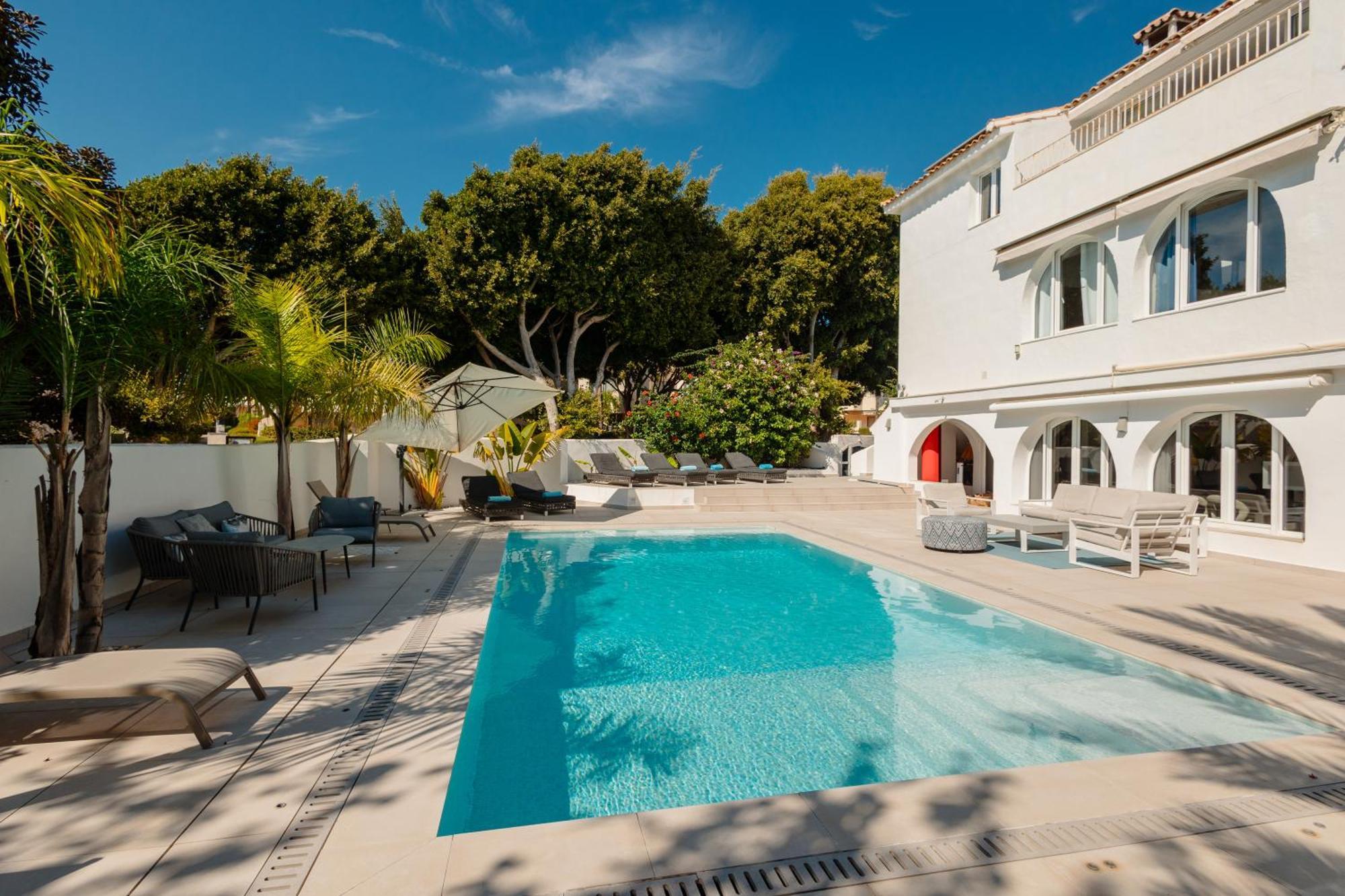 6 Bedroom Villa, With Heated Pool And Sea Views, Next To The Of Costabella Holiday home Marbella