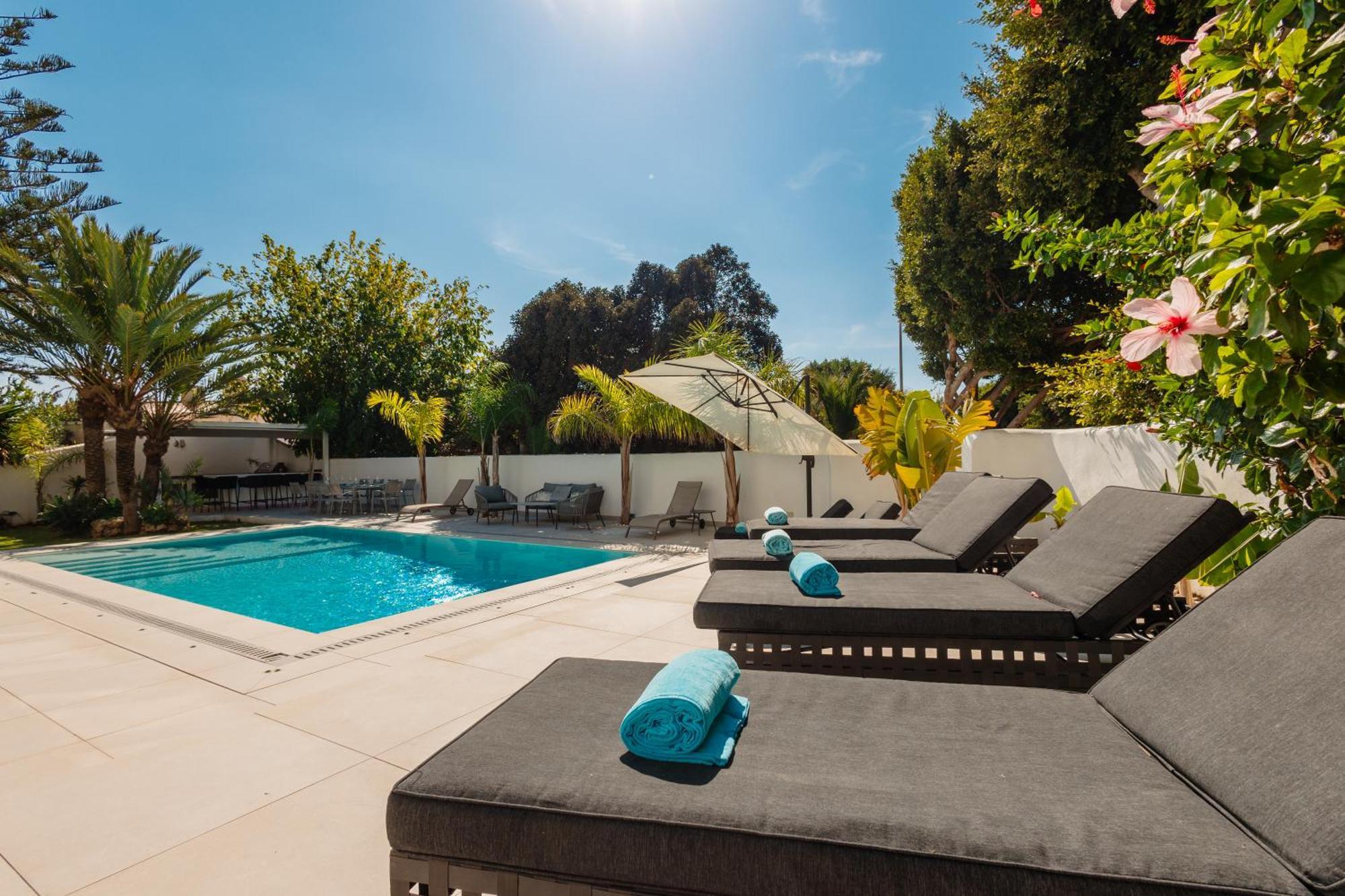 Holiday home 6 Bedroom Villa, With Heated Pool And Sea Views, Next To The Of Costabella
