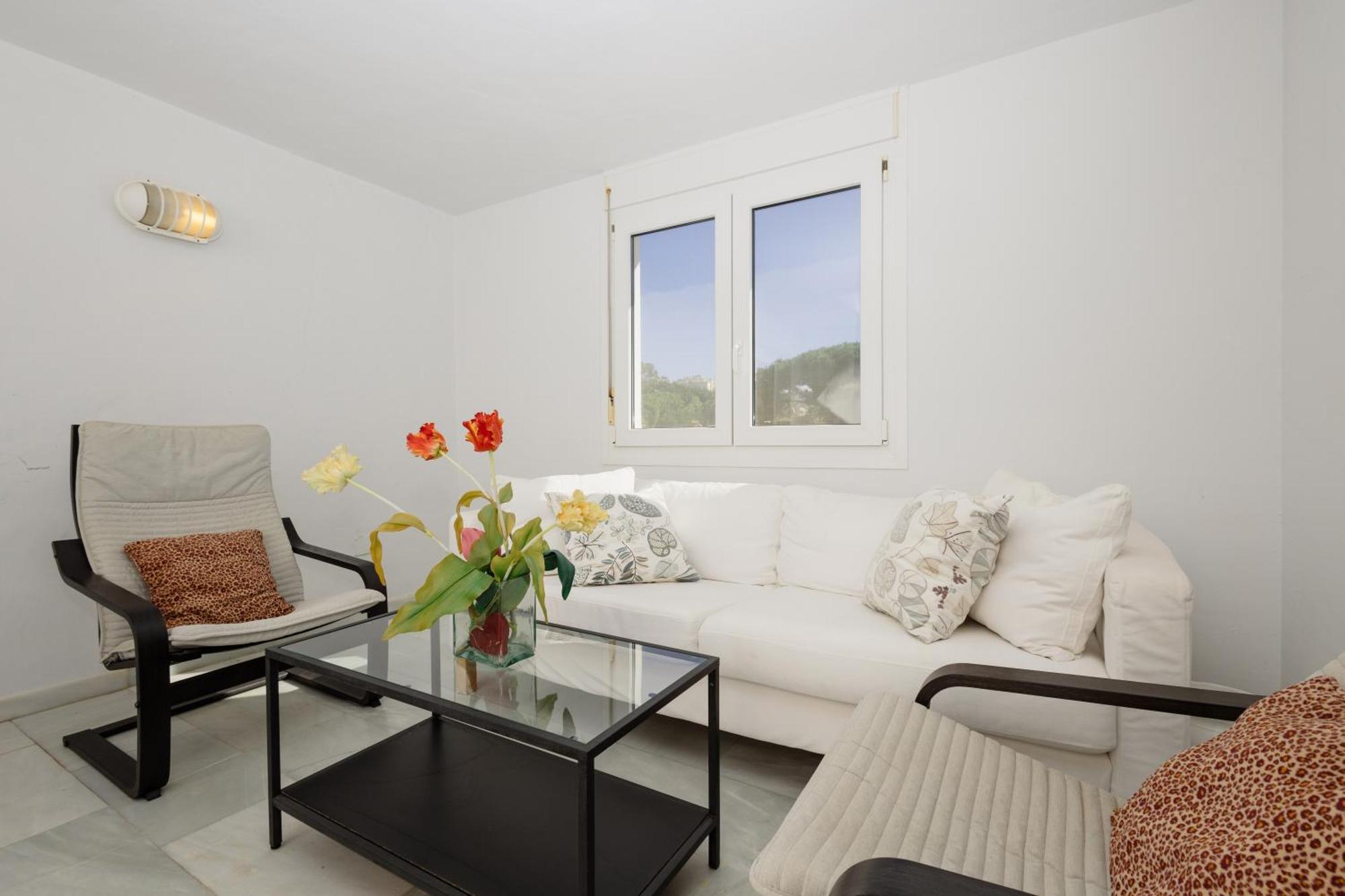 Casa de vacances 6 Bedroom Villa, With Heated Pool And Sea Views, Next To The Of Costabella