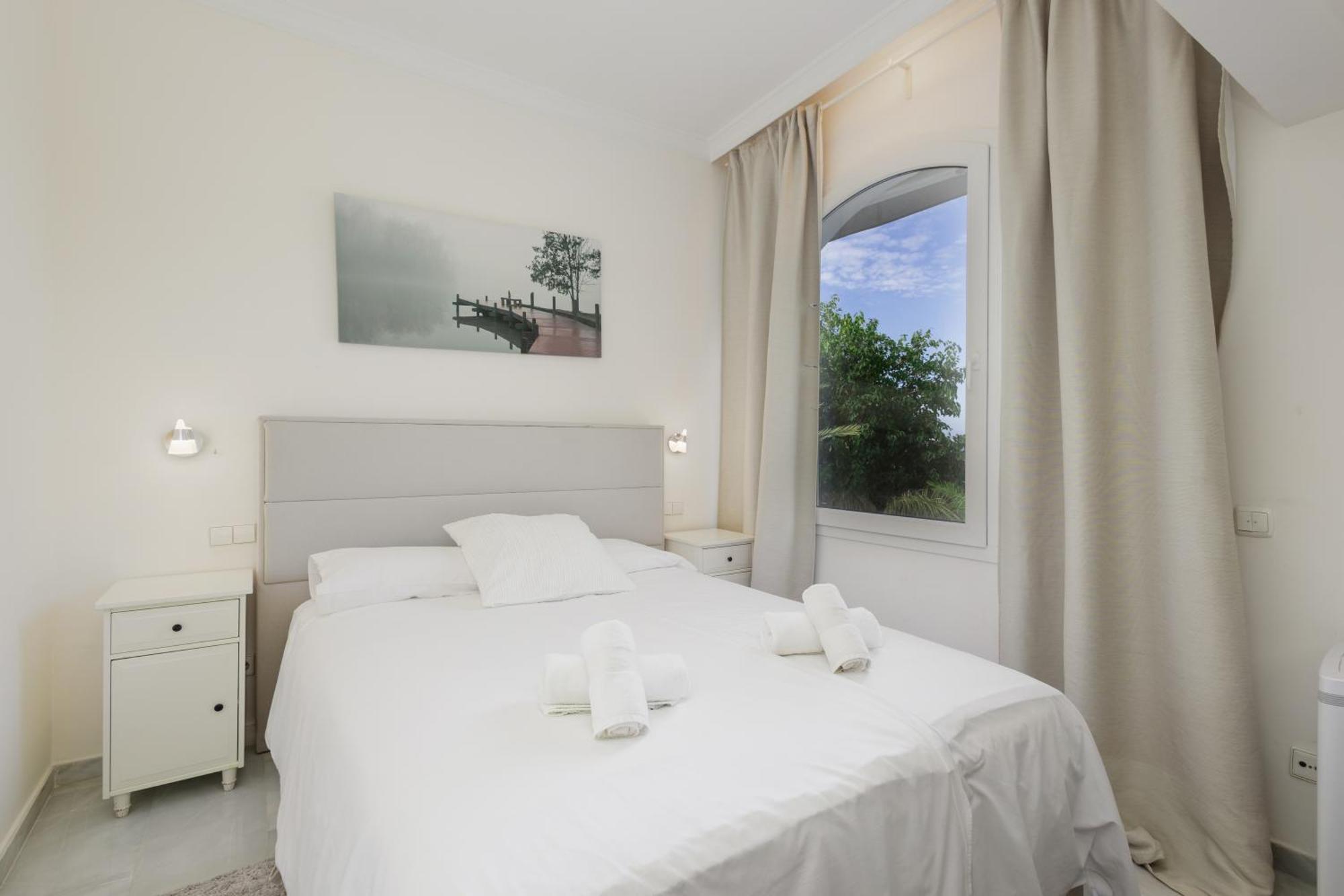 Casa de vacances 6 Bedroom Villa, With Heated Pool And Sea Views, Next To The Of Costabella *