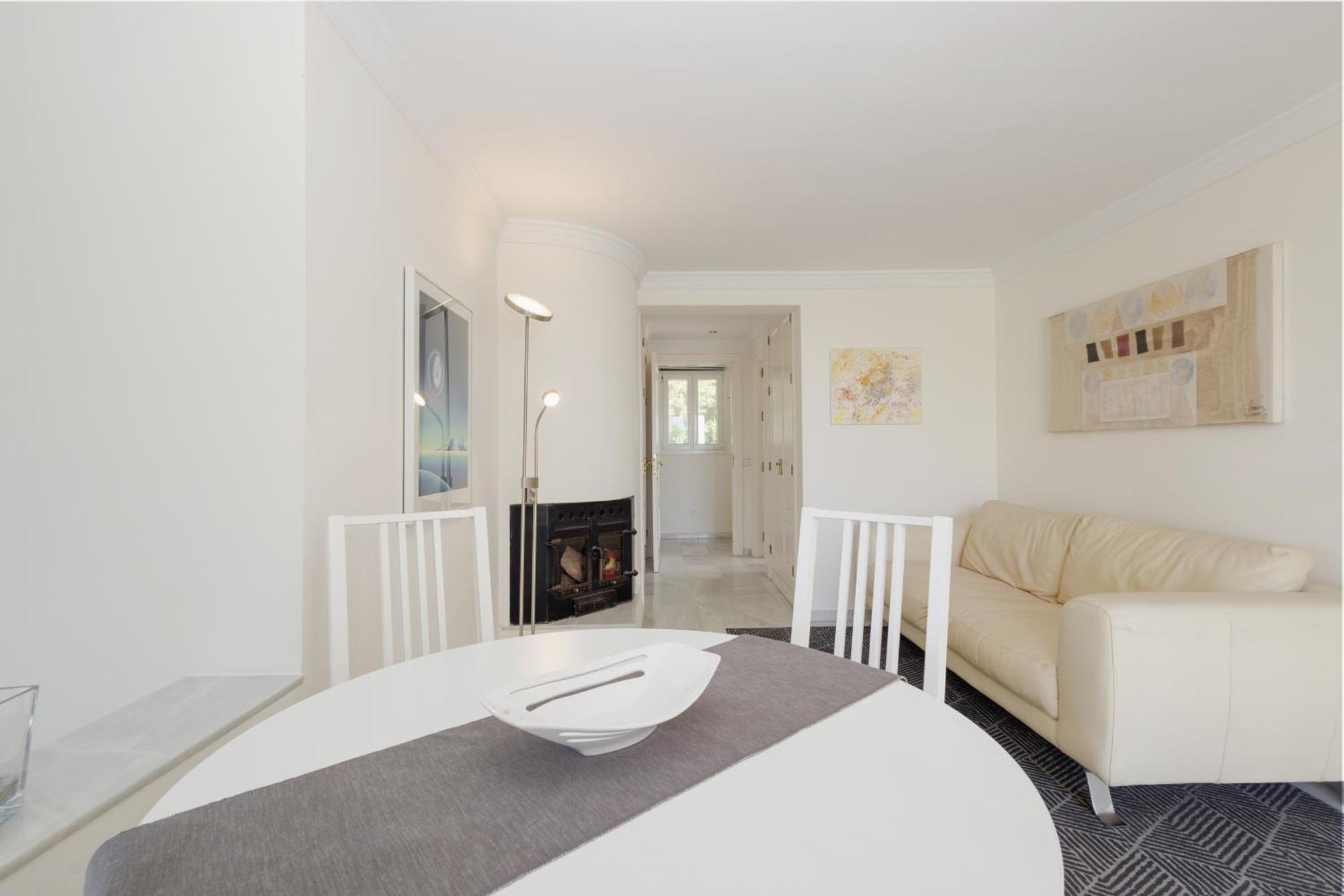 Casa de vacances 6 Bedroom Villa, With Heated Pool And Sea Views, Next To The Of Costabella *