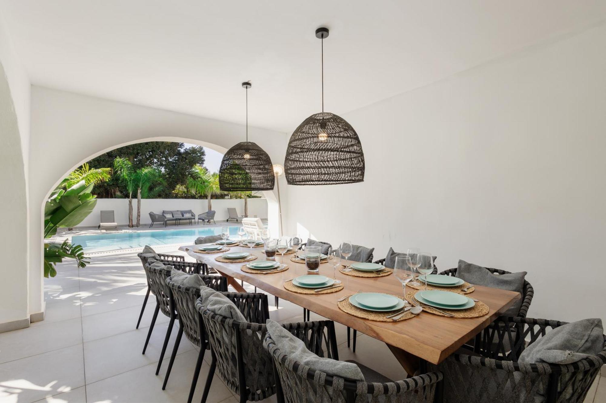 6 Bedroom Villa, With Heated Pool And Sea Views, Next To The Of Costabella Casa de vacances